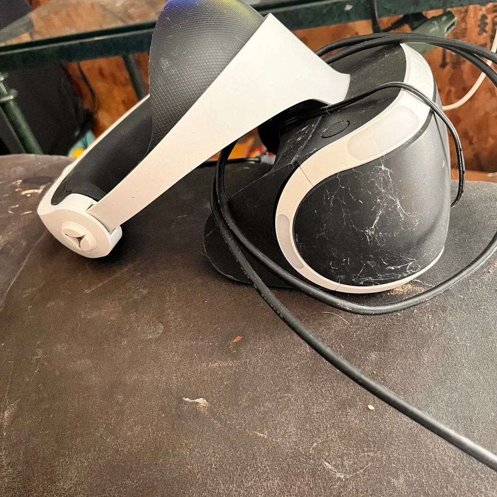 PS4 vr headset comes with everything you need to play on the ps4